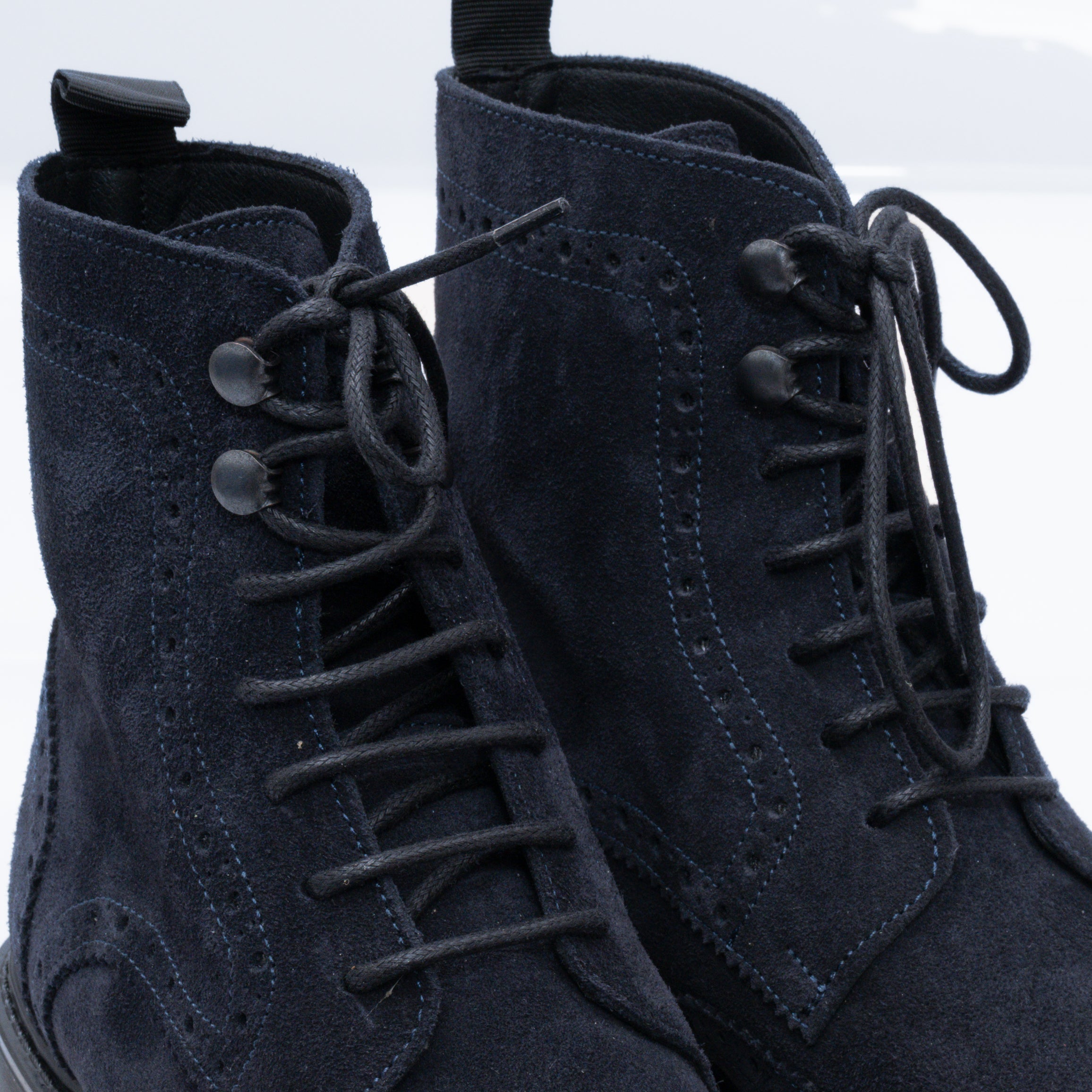 Wolf Stivaletto in Camoscio con Inserti Decorativi